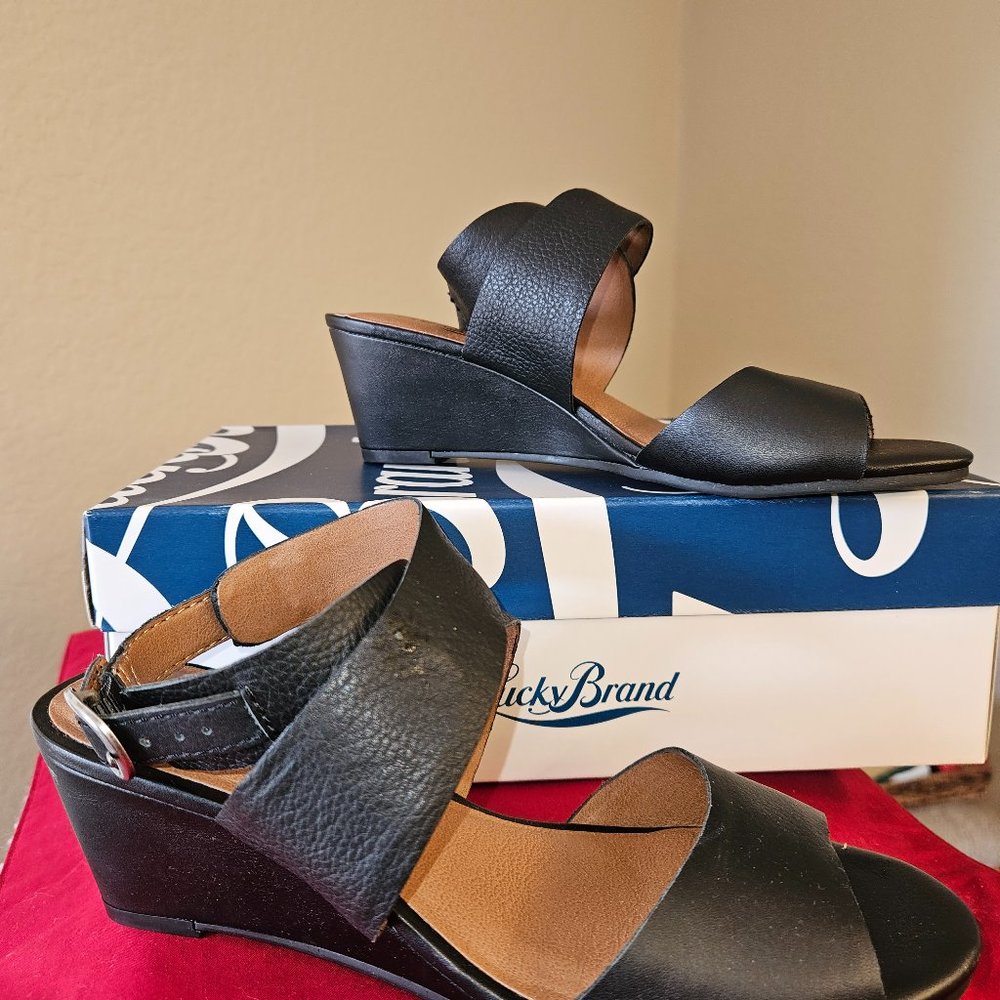 Lucky Brand Black Leather Wedge Shoes Size 7.5 Like NEW!